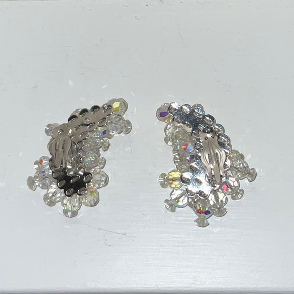 Bold Sparkling Clip Earrings Vintage - Picture 11 of 15